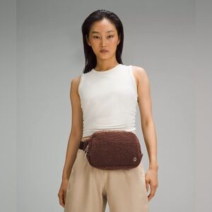 Everywhere Belt Bag Large 2L
Fleece